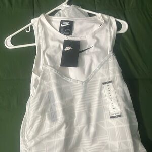 Women’s nike dress brand new size medium.